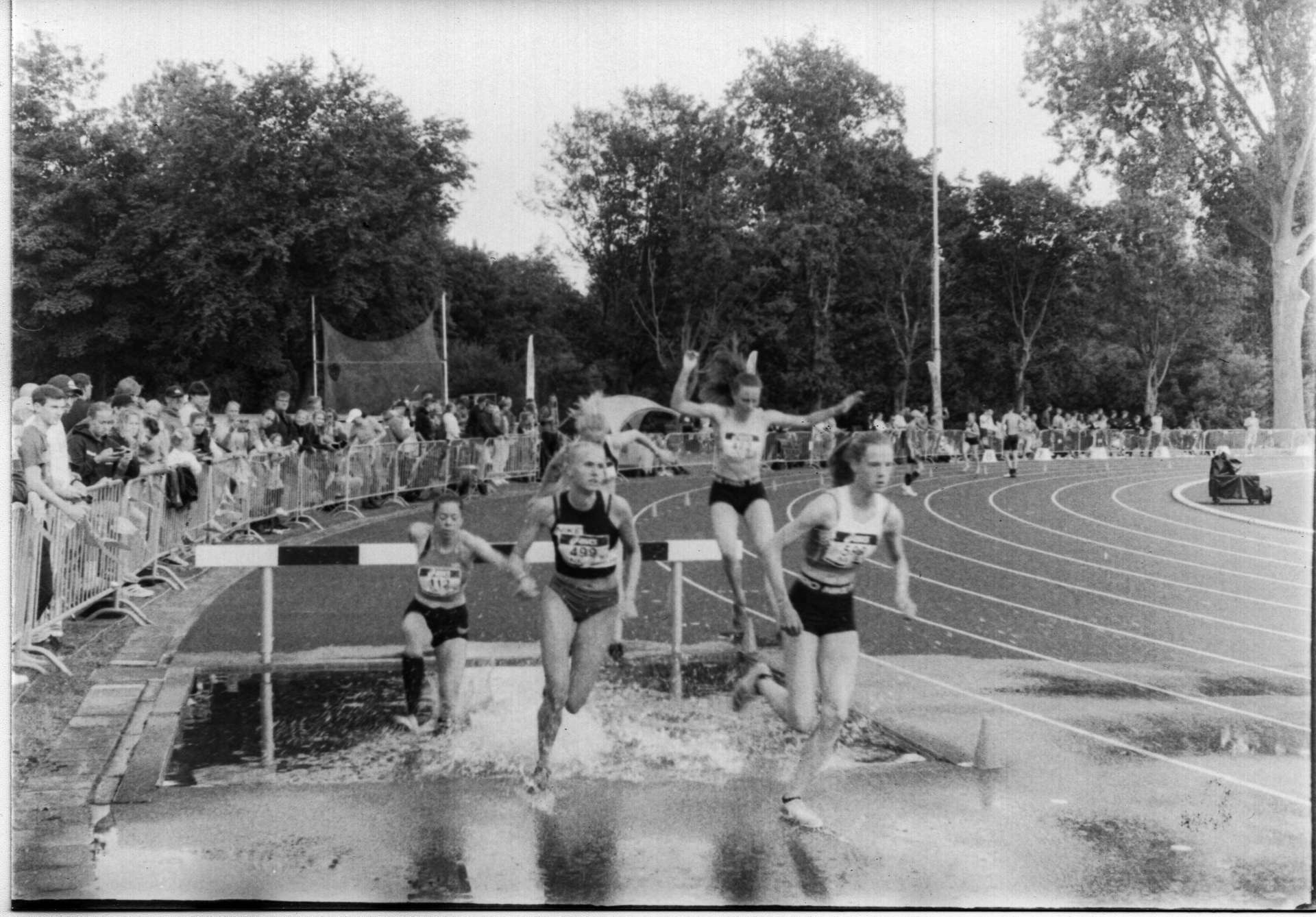 NK atletiek steeple chase onder 18 vrouwen