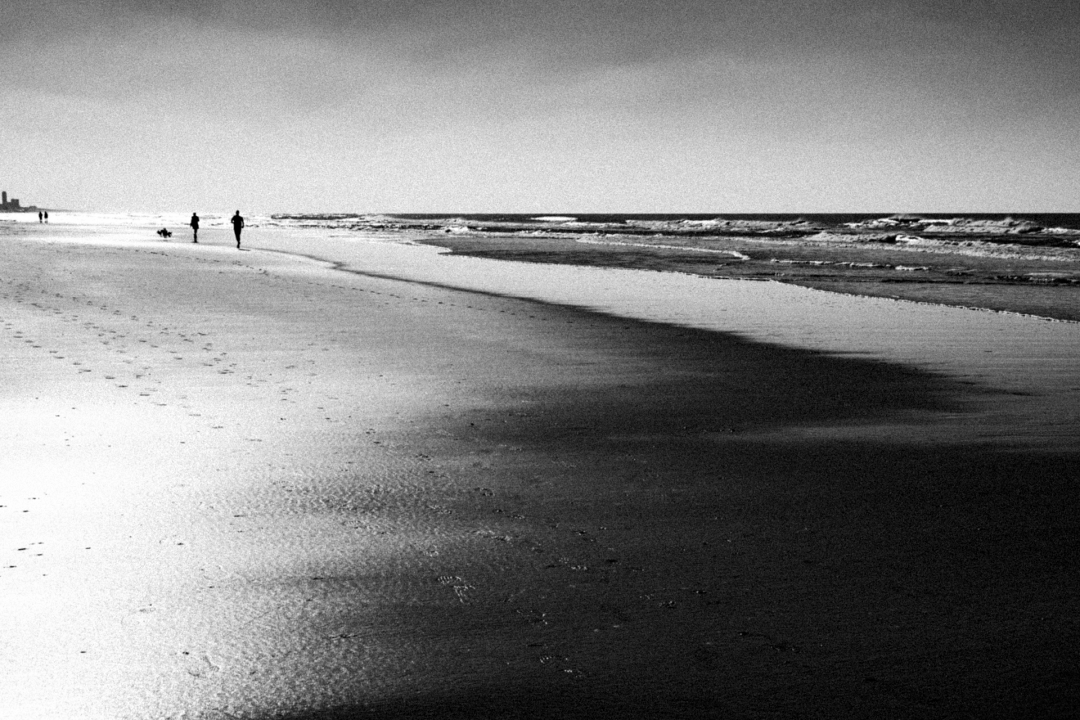 Sporen op het strand