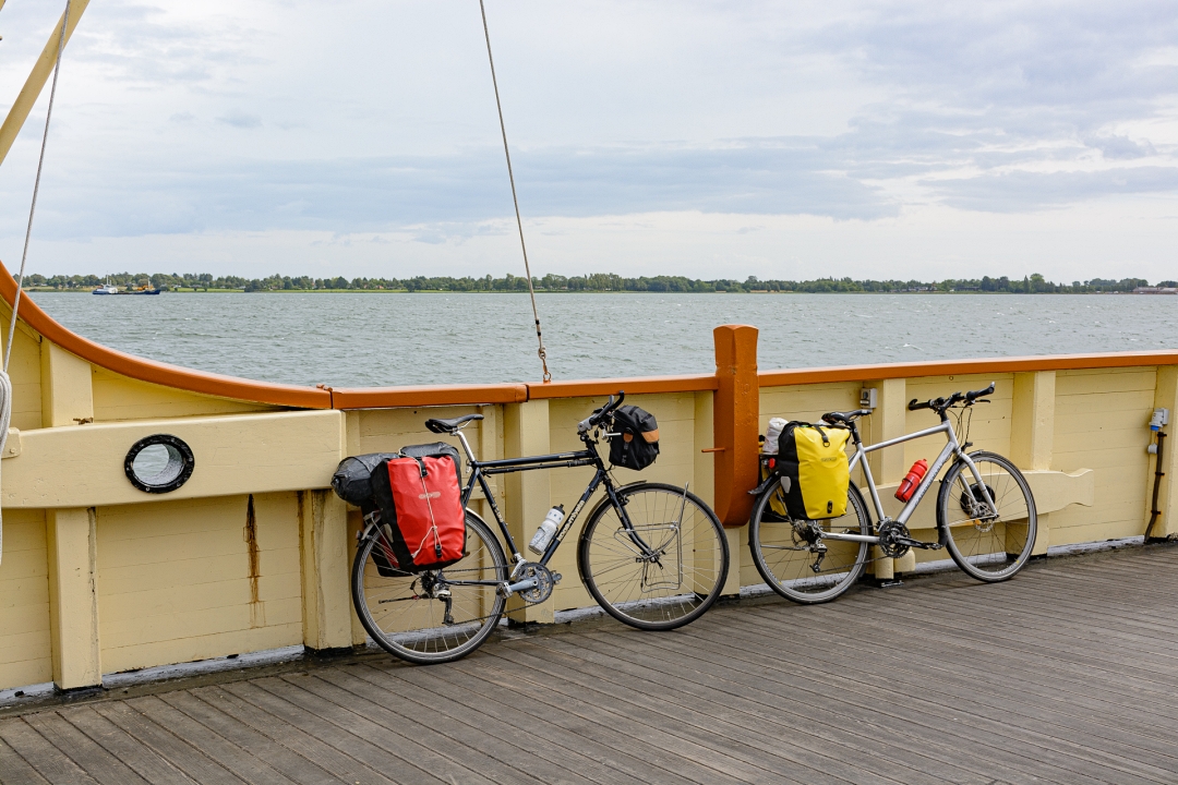 Oversteek met bepakte fietsen